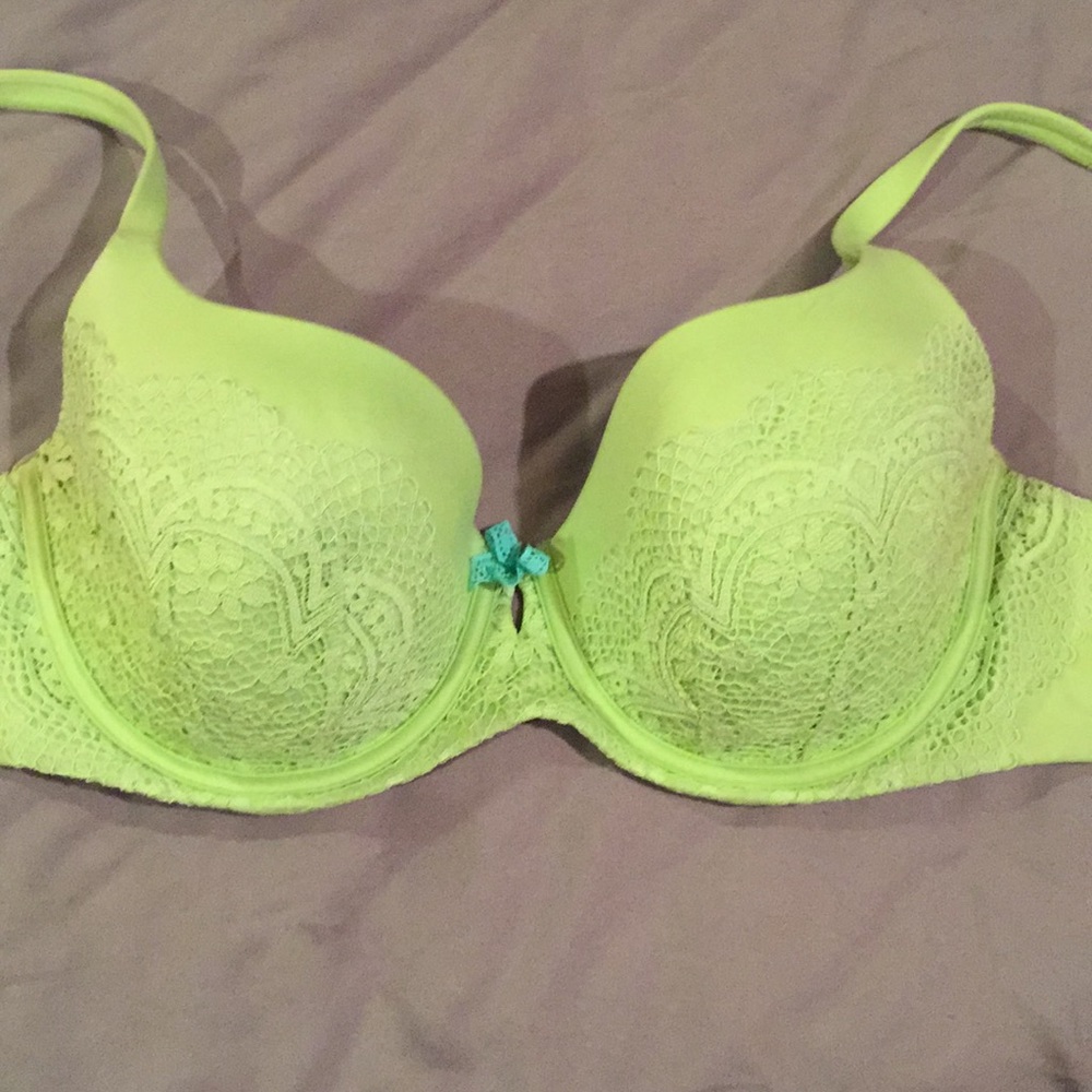 Victoria’s Secret 34DDD bra